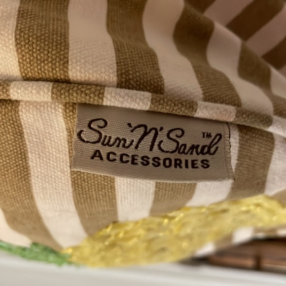 Sun N Sand accessories tan/white stripped purse with Pineapple design - Picture 3 of 6